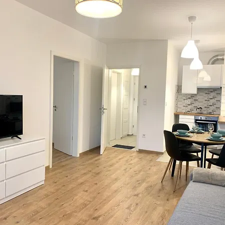 Westside - Modern & Peaceful - Free Garage! 아파트 *
